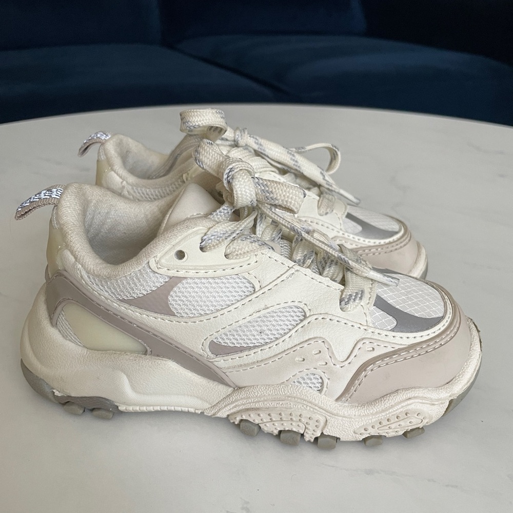 Zara Kids Mesh Sneakers in White and Grey Toddler Size 26 / 10c